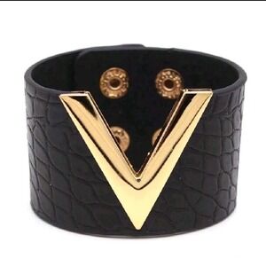 Luxury Black Leather Bracelet with Gold V-Shape Accent Stylish For Woman